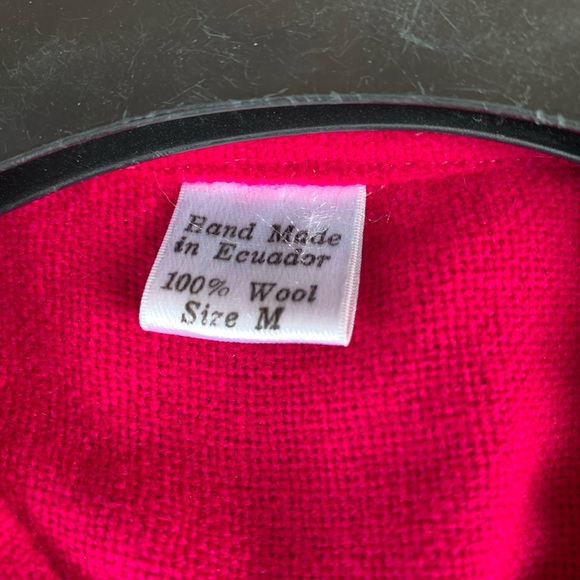 Vintage Sweater hand made in Ecuador size Medium. - Picture 8 of 8